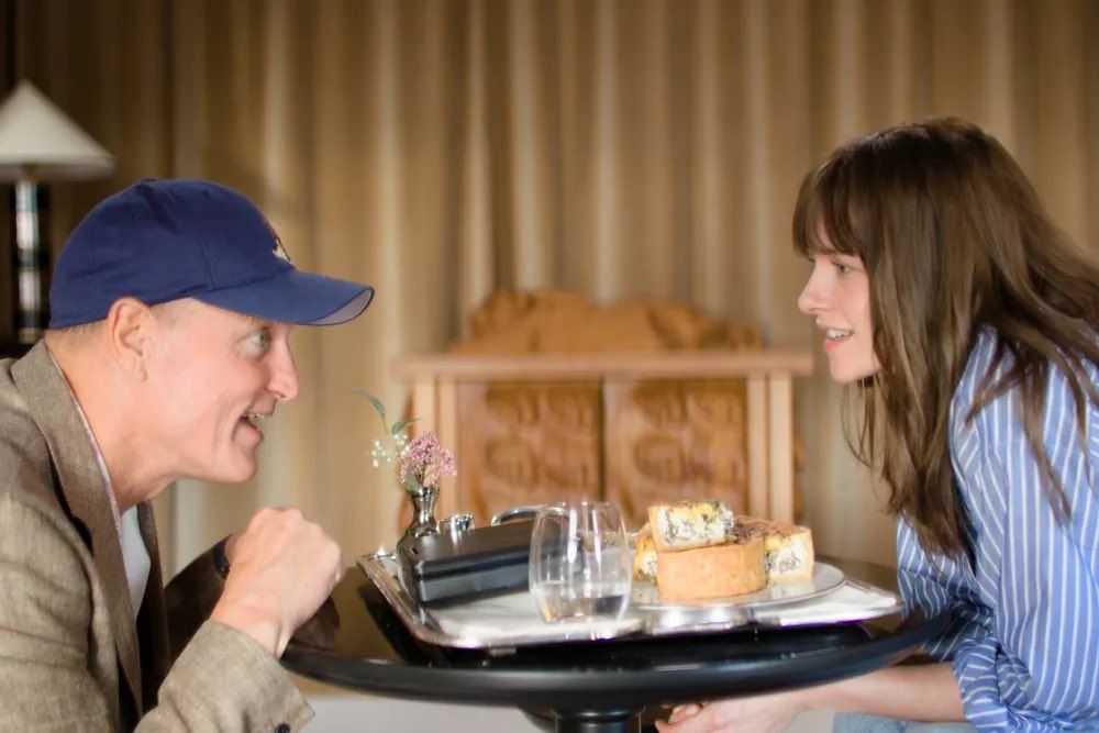 Quentin Dupieux’nün Kristen Stewart ve Woody Harrelson’lı yeni filmi Full Phil’den ilk görsel yayınlandı
